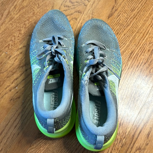 Nike Air Max Fly Knit - Picture 2 of 6